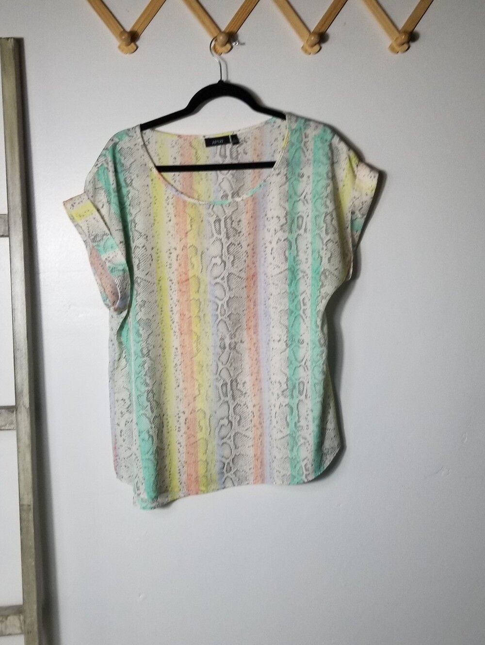 APT 9 WOMEN'S PASTEL COLORED BLOUSE SIZE LARGE
